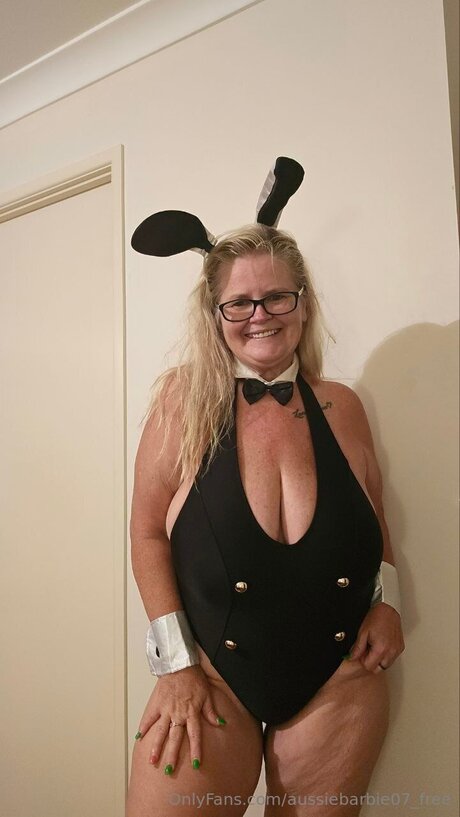 vollbusige rothaarige teen onlyfans erotische pornografische bilder