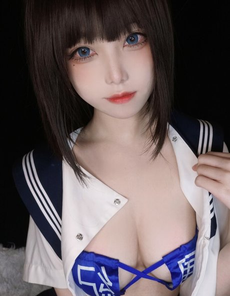 vollbusige brünette onlyfans nackt hübsche bild