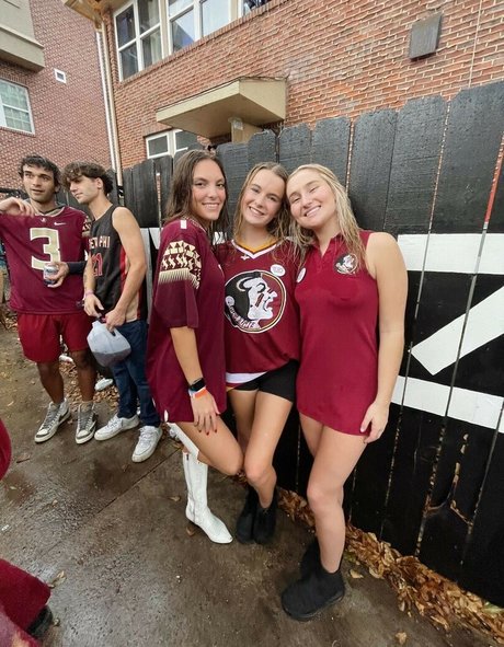 Jackie Aron porno kunst galerie