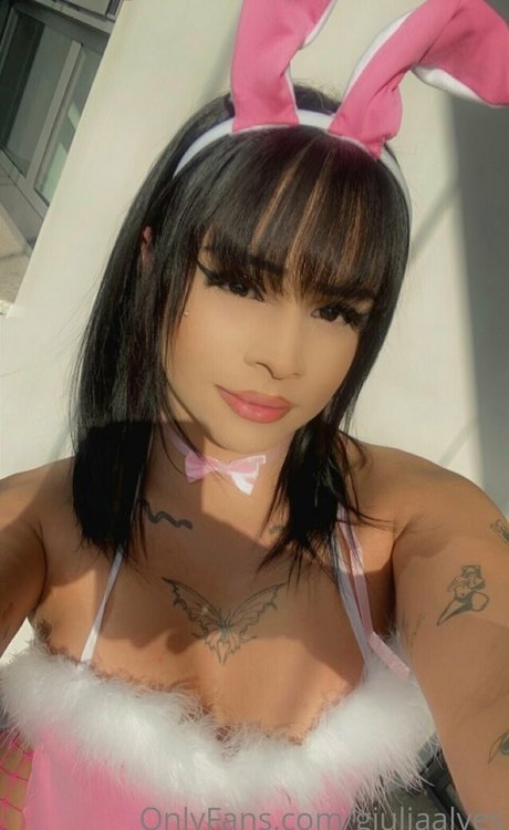 flachbrüstige onlyfans kunst freie foto