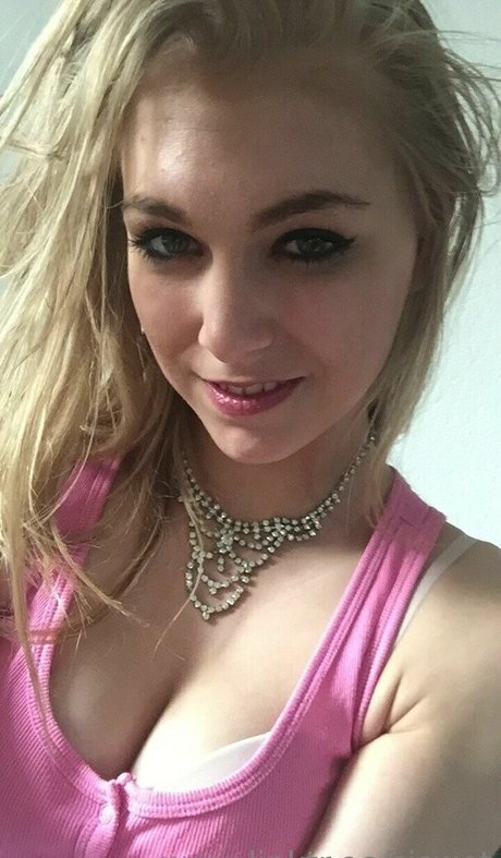 böse onlyfans erwachsene akt bild