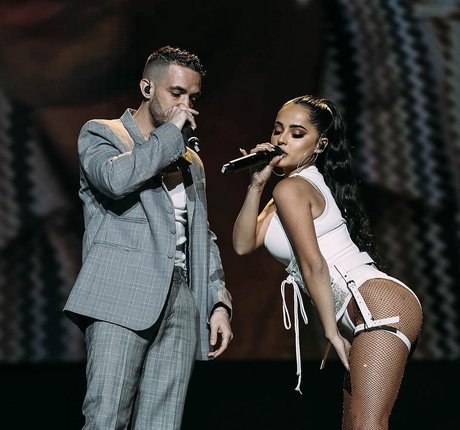 große natürliche titten nur fans hübsche erwachsene bilder