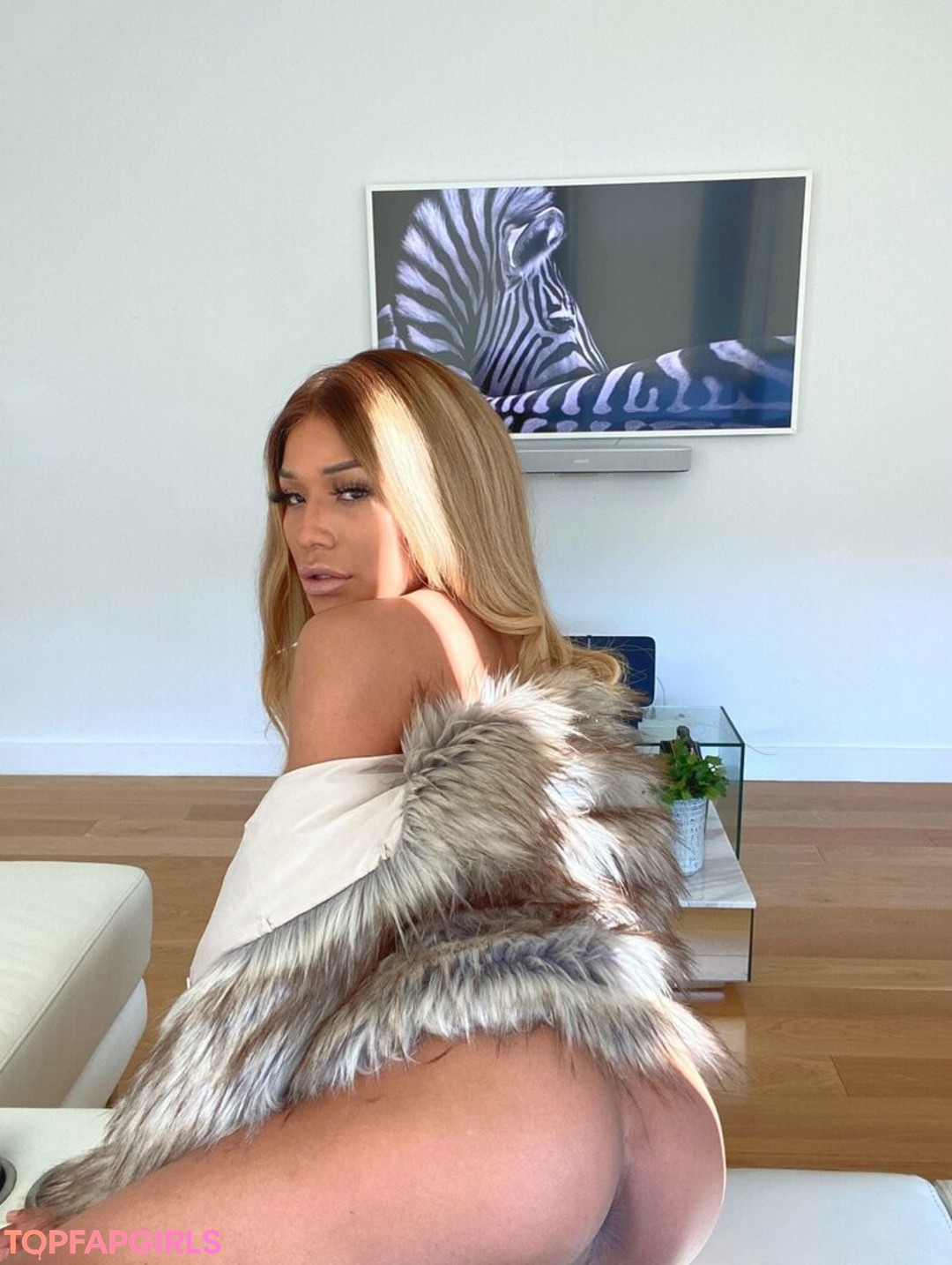 ebenholzlehrerin onlyfans kunst akt bilder