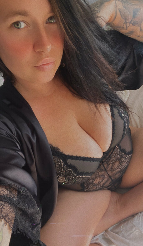 amateur mollige onlyfans sexy kunst bild