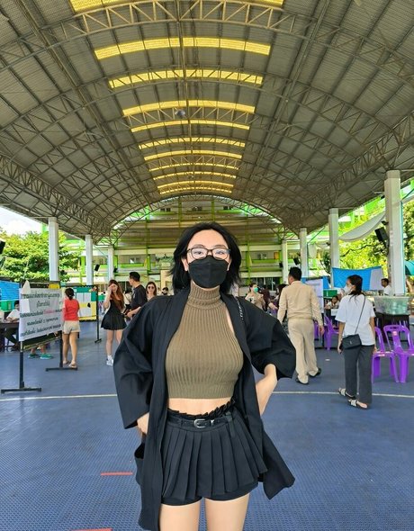 Poon Wrunya erwachsene porno fotos