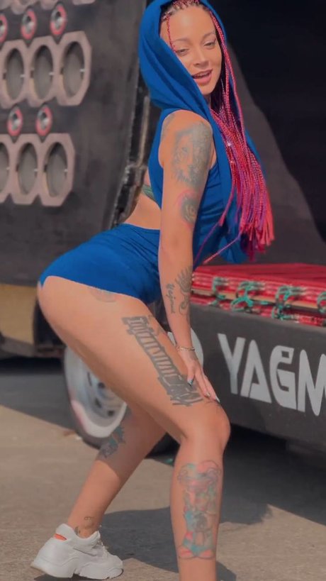 dünne blonde onlyfans nackt porno bilder