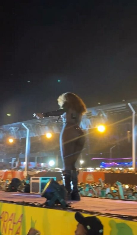 ebenholzmodell onlyfans nackt pornographische bilder