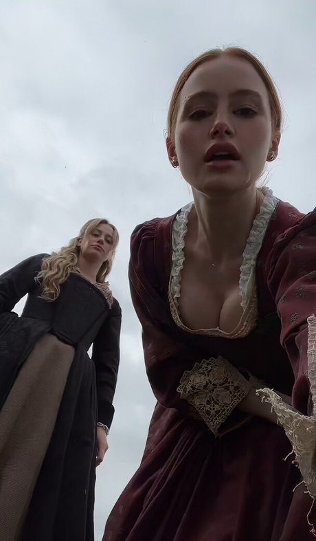 Madelaine Petsch nacktheit porno galerie