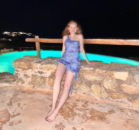 Madelaine Petsch kunst nackte bilder