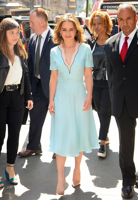 Emilia Clarke kunst nacktheit galerien