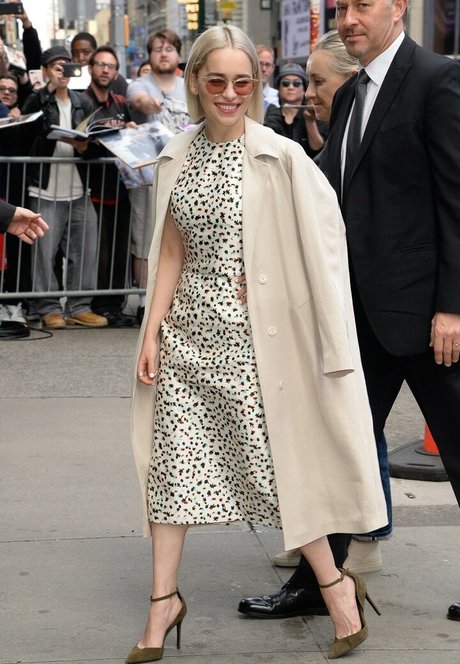 Emilia Clarke sex galerien