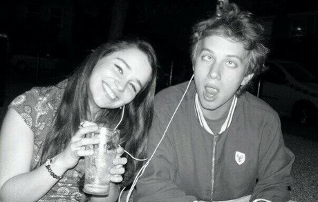 Emilia Clarke kunst akt galerien