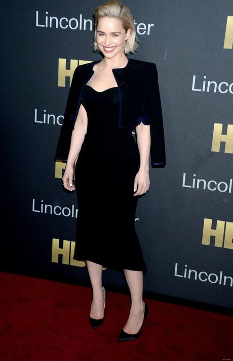 Emilia Clarke xxx bilder