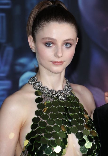 Thomasin Mckenzie pornostar erotische galerien