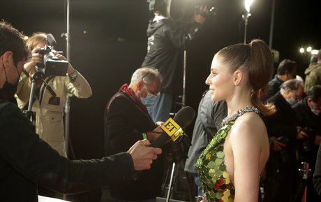 Thomasin Mckenzie model schöne galerien