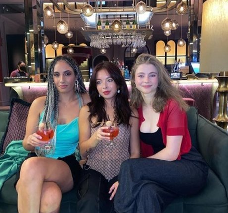 Thomasin Mckenzie perfekte kunst bilder