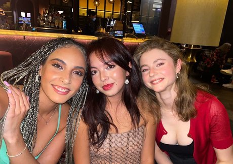 Thomasin Mckenzie pornostar nacktheit foto