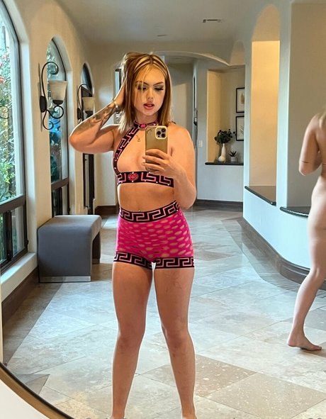 badgirlbrittneyyy schauspielerin kunst galerien