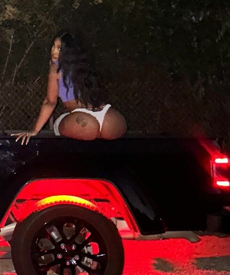 asiatische gilf-onlyfans erotische schöne foto