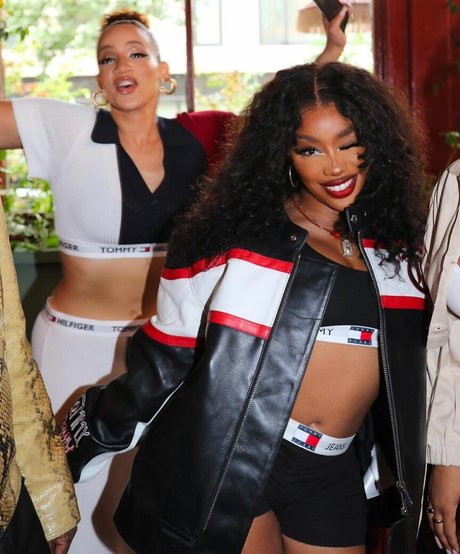 vollbusige rothaarige teen onlyfans kunst pornografische bild