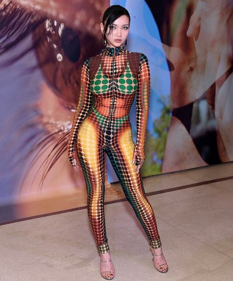 muschi nass onlyfans hübsche akt bild