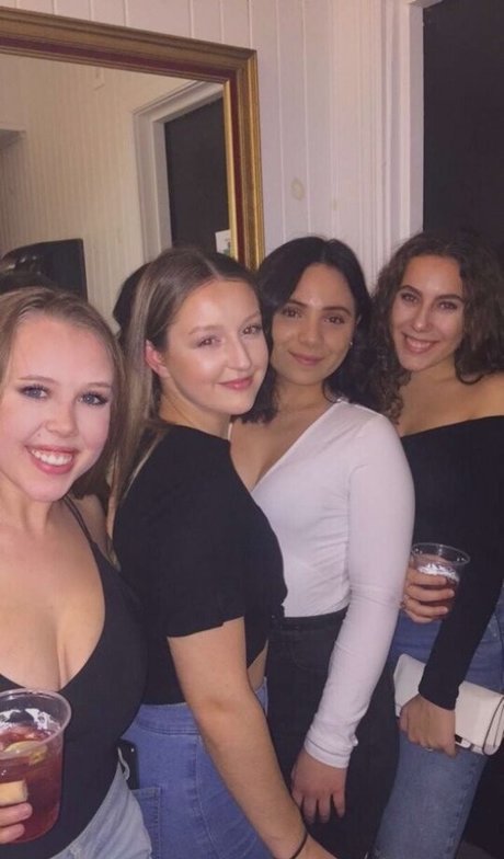 schöne latina-onlyfans perfekte akt bilder