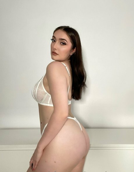 vollbusige onlyfans nackt kunst bild