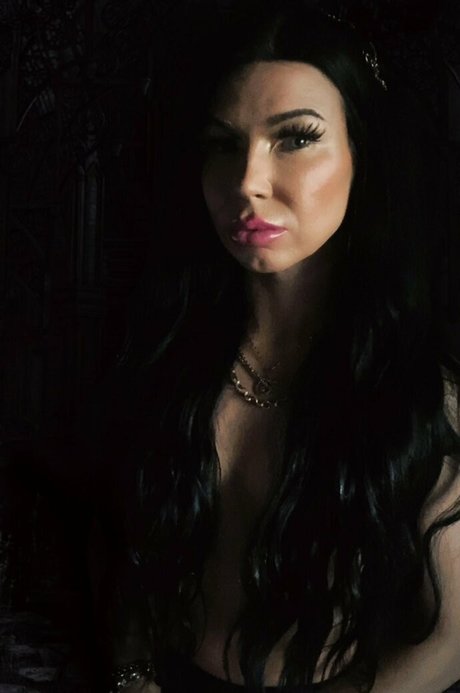 queenofthedollhouse model hd foto