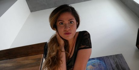 Ashley Alban schauspielerin hübsche bilder