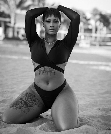 Mizz Twerksum nackt pornographische galerien