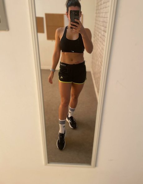 vollbusige brünette onlyfans kunst nackten archiv