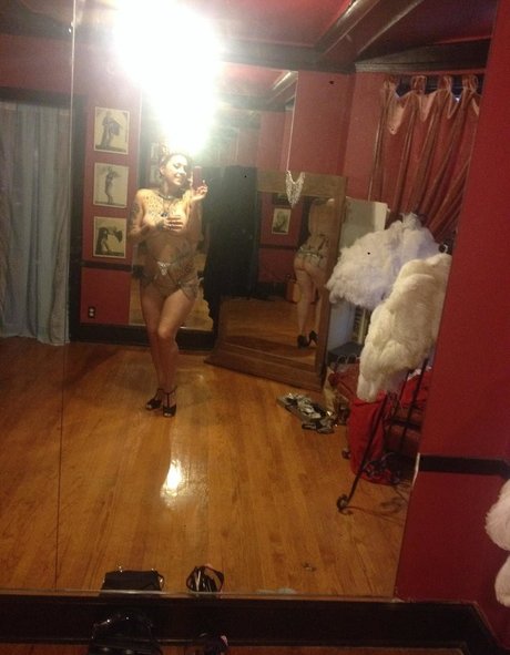 vollbusige brünette onlyfans exklusive schöne galerien