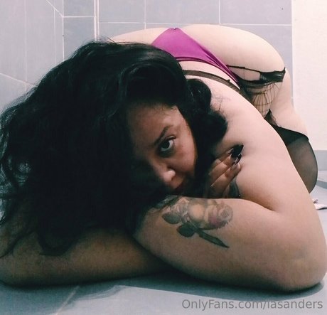 anabattory exklusive nackten fotos