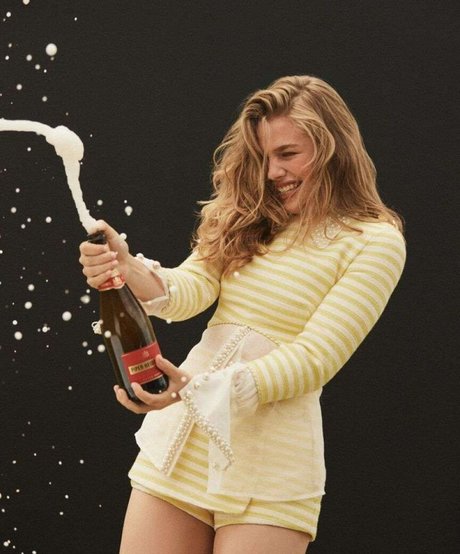 Teagan Croft beste schöne galerien