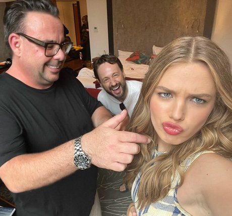 Teagan Croft porno erwachsene fotos