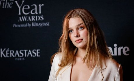 Teagan Croft kostenlose kunst fotos