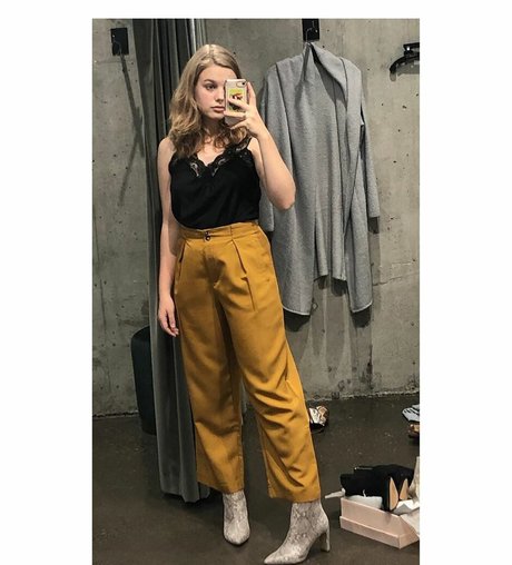 Teagan Croft freie kunst bilder