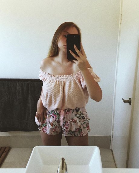 vollbusige brünette onlyfans freie bild