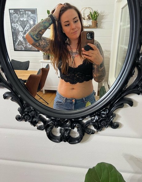 vollbusige brünette onlyfans nackt kunst galerien