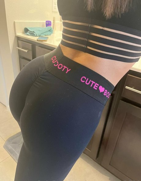 vollbusige rothaarige teen onlyfans nackten foto