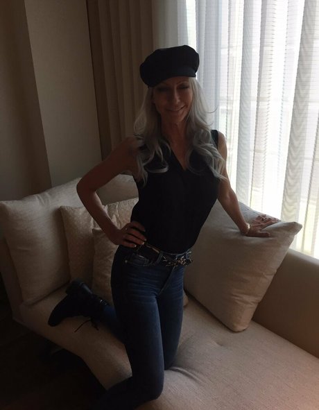 asiatische cowgirl-onlyfans hd pornografische bild