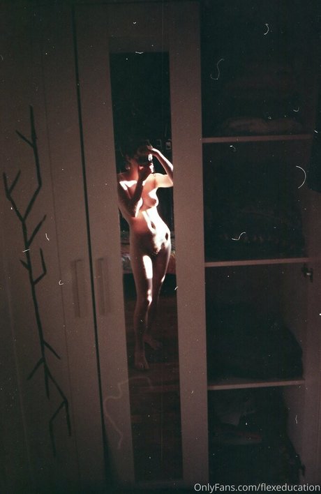 flexeducation model nackte foto