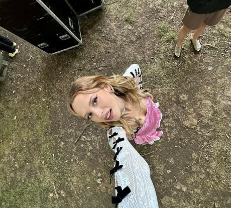 zierliche milf onlyfans nackt hübsche bilder