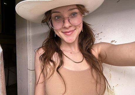 zierliche asiatische onlyfans schöne sexy bild