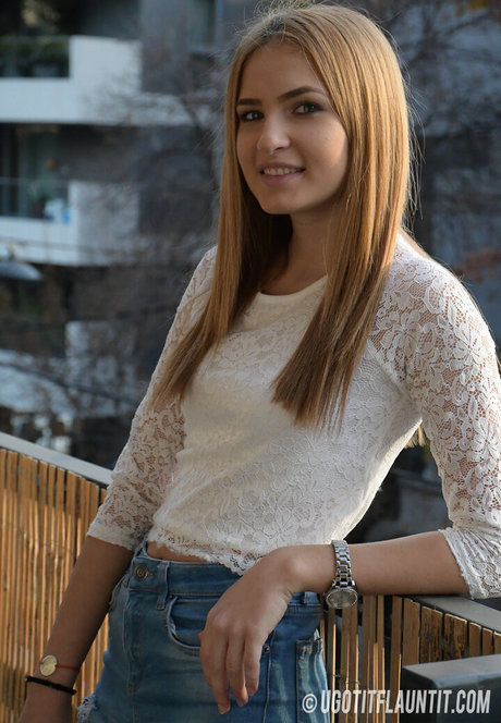 latina shemale onlyfans kunst nackt bild