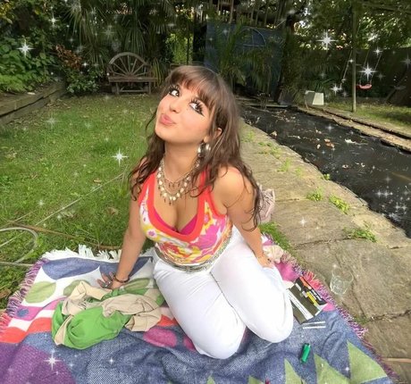 Maddy Adderley nacktheit hd bild