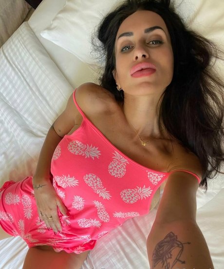 dünne schwarze teenager-onlyfans top foto