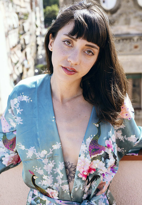 blonde heiße frau onlyfans perfekte akt bild