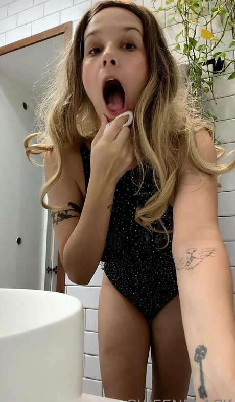 strandblondine onlyfans nackt xxx bild