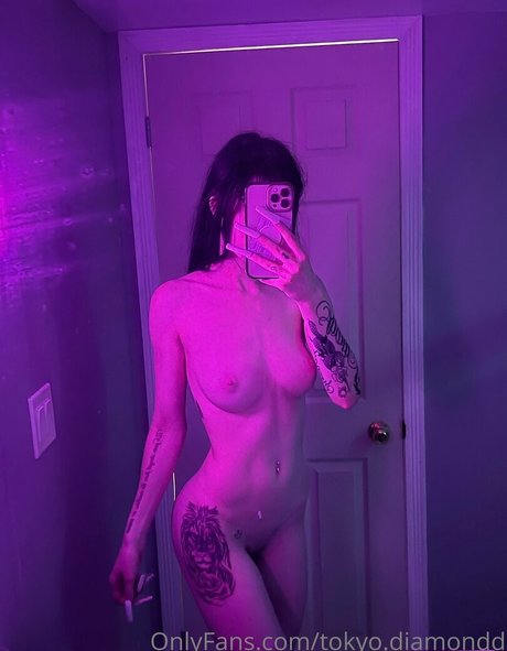 glatte onlyfans kunst nackt bild